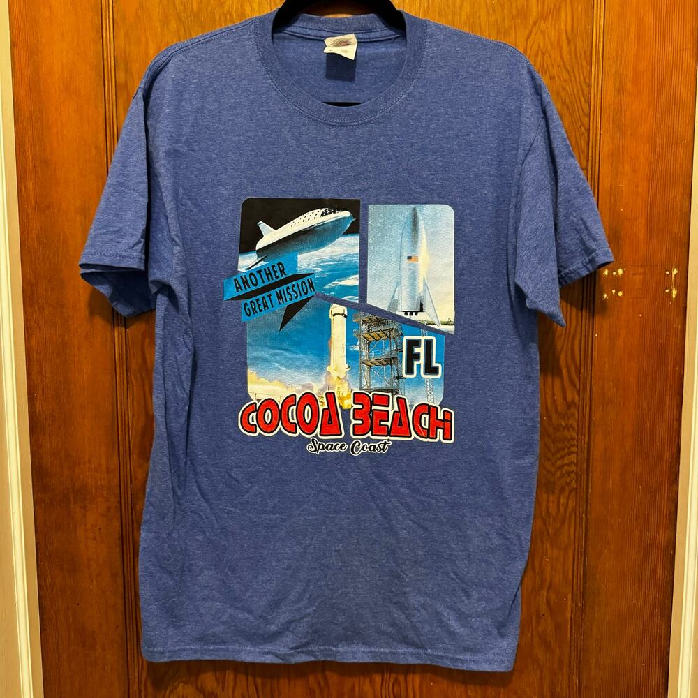 EUC Cocoa Beach Florida Space Coast Graphic T‎ Blue M Rocket Shuttle Science